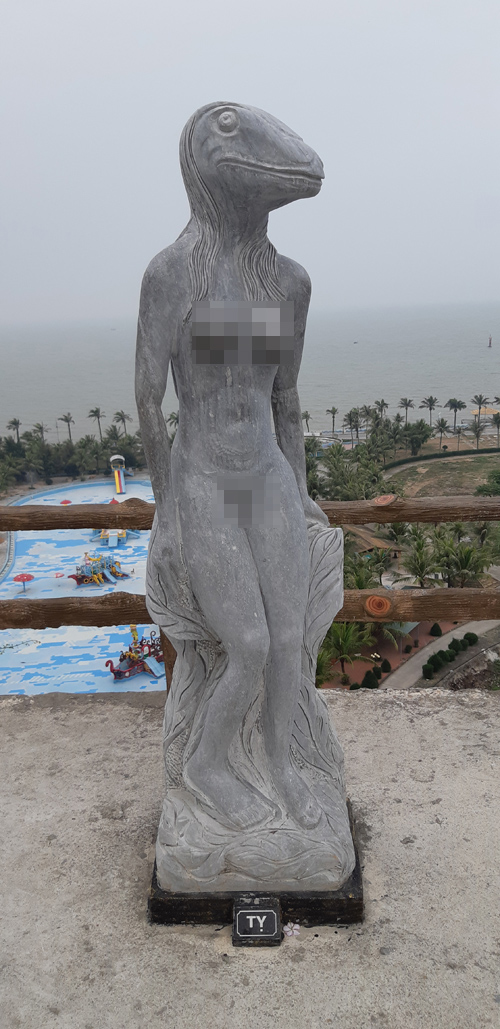 Hải Phòng: Phản cảm loạt tượng mô tả thô thiển 12 con giáp